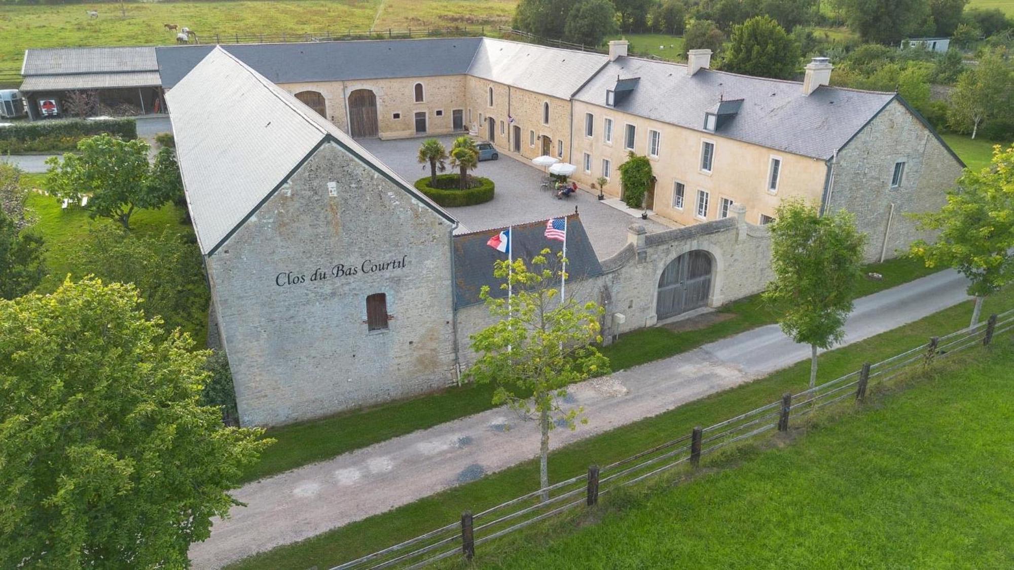 Le Clos Du Bas Courtil Guesthouse B&B Omaha Beach Osmanville Exteriér fotografie